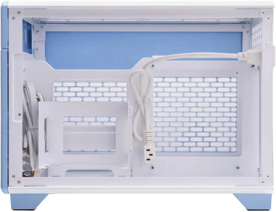 ������ Thermaltake TR100 Hydrangea ������� ��� �� miniITX CA-11A-00SFNN-00